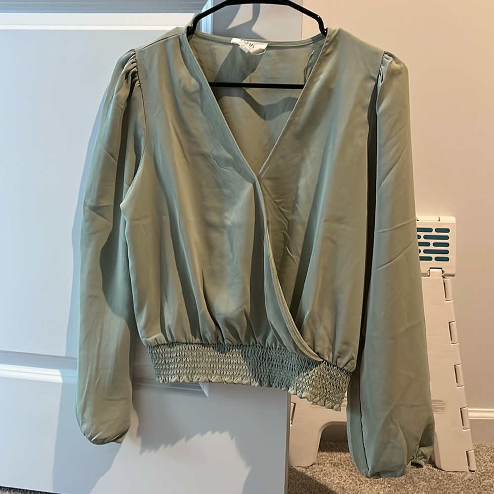 Olive and Oak Size Medium Top